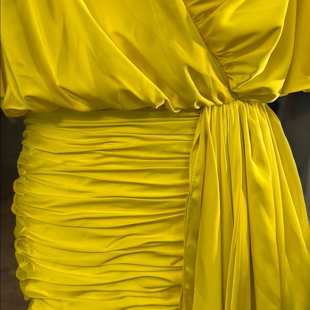 Mac Duggal Yellow Cocktail Mini Dress with Ruched Plunge Neckline - Picture 4 of 7